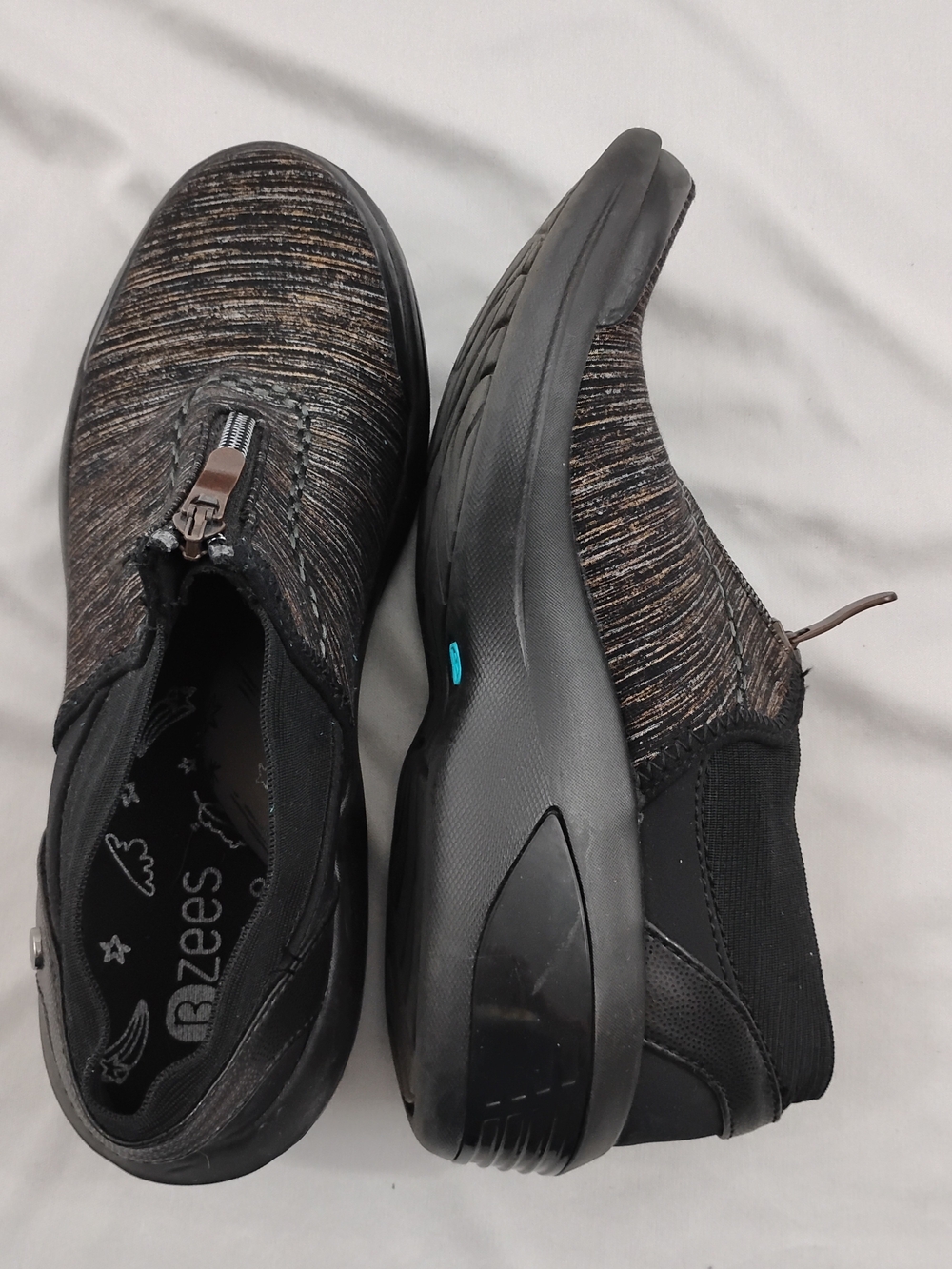 Bzees Women's Slip-On Walking Shoes in Black Gold Fling Size 7
